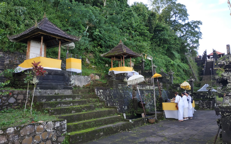 Pura Telaga Sawang