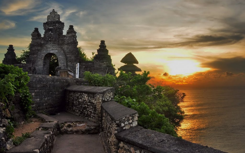 Pura Uluwtau